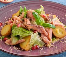 С копченой рыбой и хумусом