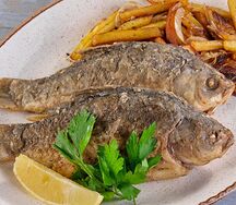 Жареный карась с картофелем