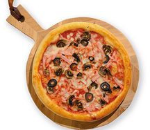 Пицца с ветчиной, грибами и оливками