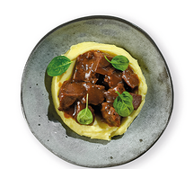 Томлёные говяжьи щечки с картофельным пюре