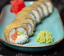 Тёплый ролл с лососем