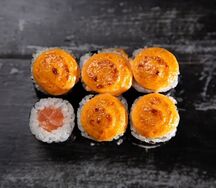 Хосомаки, запечённые с лососем