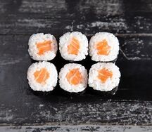 Хосомаки с лососем