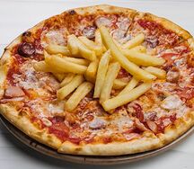 Пицца Kids с сосисками, томатами и фри