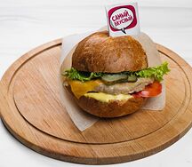 Папа бургер с куриной котлетой