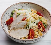 Салат Цезарь с курочкой