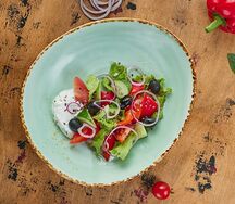 Салат Греческий из свежих овощей с муссом из сыра фета