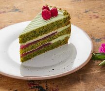 Торт фисташковый с малиной