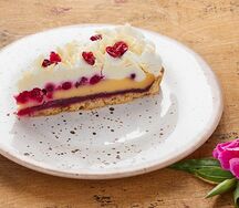 Торт брусничный с белым шоколадом