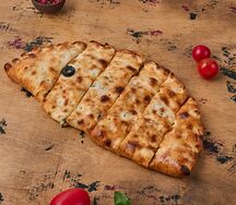 Пицца Кастелло с кремом из брынзы