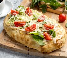 Римская пицца Цезарь с курицей