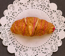 Круассан вареной сгущенкой