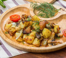 Картофель жареный с грибами и луком