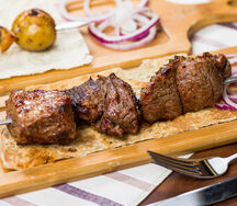 Шашлык из бараньей мякоти с косточкой