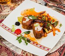 Биточки из баранины с овощами