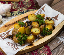 Жареный мини-картофель с шампиньонами