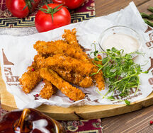 Куриные палочки с перечным соусом