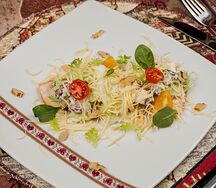 Салат Яркий с курицей