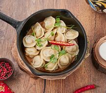 Пельмени мясные в жгучем соусе