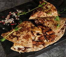 Кесадилья со свининой