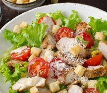 Цезарь с беконом и курицей