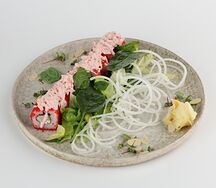 Ролл с камчатским крабом