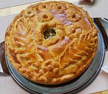 Пирог с мясом свинины и картофелем