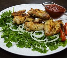 Крылышки куриные с лавашем