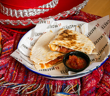 Кесадилья со свининой и чоризо