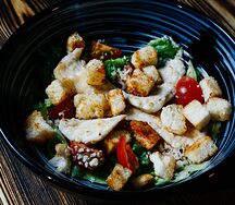 Салат Цезарь Умами с курицей