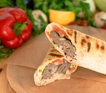 Кебаб в лаваше на углях