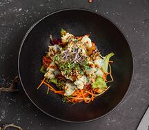 Салат с рулетиками из бататовой лапши