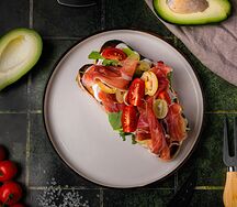 Брускетта с хамоном