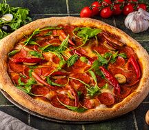 Pizza peperoni chili