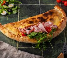 Calzone con mortadella