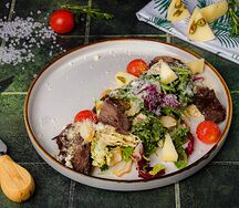 Салат с пастрами из говядины