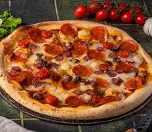 Pizza peperoni e salsicce