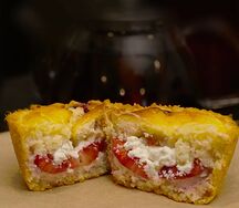 С клубникой