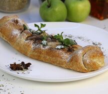 Штрудель с яблоком и грецкими орехами 