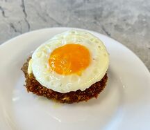 Бифштекс с яйцом