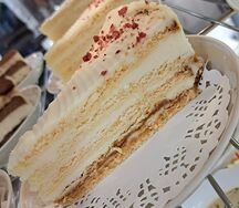 Пирожное Молочная девочка