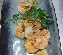 Тигровые креветки с чесноком