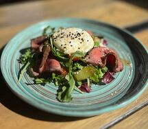 Салат с ростбифом