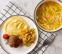 Пюре с капустой тушеной, котлета мясная, лапша домашняя