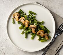 Фасоль стручковая с грибами