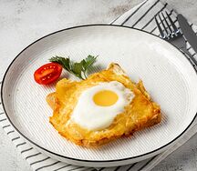 Тост с ветчиной и яйцом