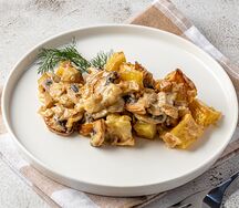 Картофель, запеченный с грибами и луком