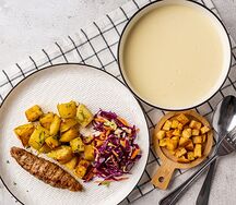 Люля из индейки, картофель запечённый, салат Коул слоу, сырный суп с сухариками
