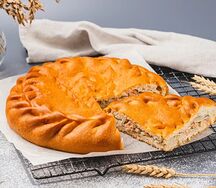 Пирог сдобный с горбушей и картофелем