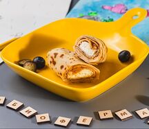 Блинчик с вареной сгущенкой и творогом